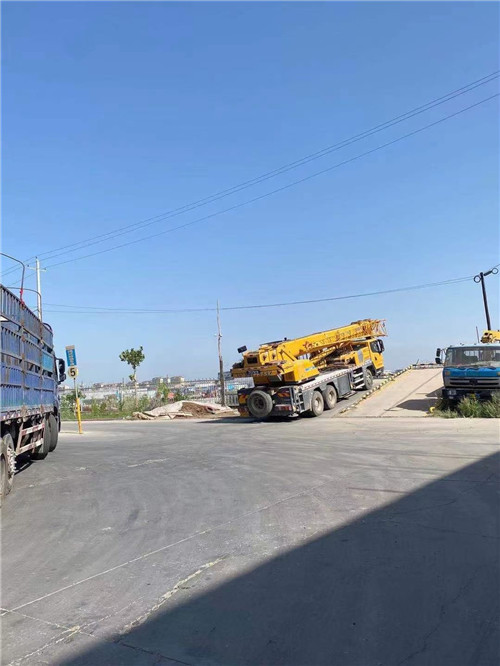 乌当区25吨吊车的租赁价格大概是多少？