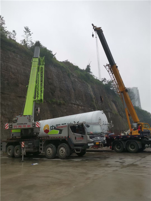 乌当区“不怕风雨冻”—— 吊车的 “恶劣环境适应” 技术